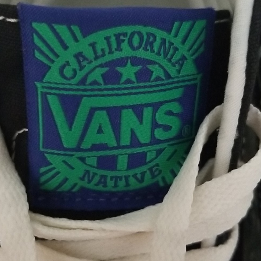 Vans - Picture 5 of 7